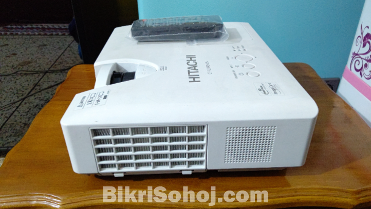HITACHI CP-X3042WN PROJECTOR made in Japan